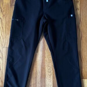 Figs Women's Black Cargo Scrub Pants